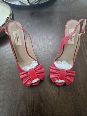 Valentino Garavani Size 37 Red Bow Pumps Heels Sandals